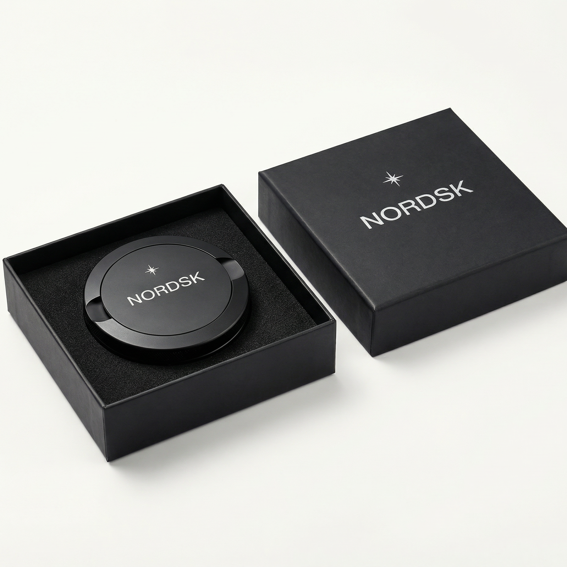 Snusdosa & Nicotine Pouch container in gift packaging by Nordsk. Designed in Sweden.